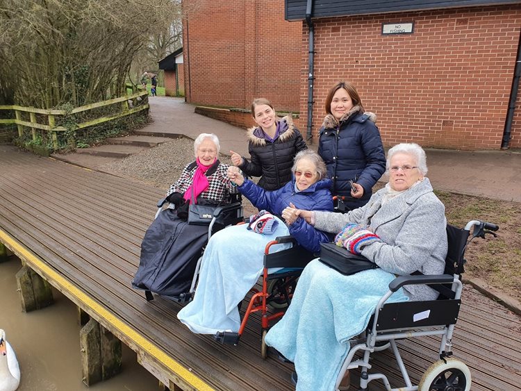 Kenilworth care home residents set their eyes on the skies